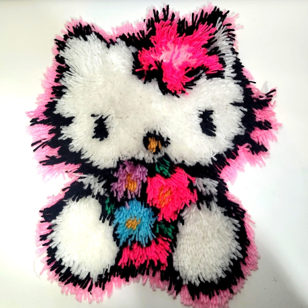 HELLO KITTY Latch Hook Decor/Wall hanging collectible